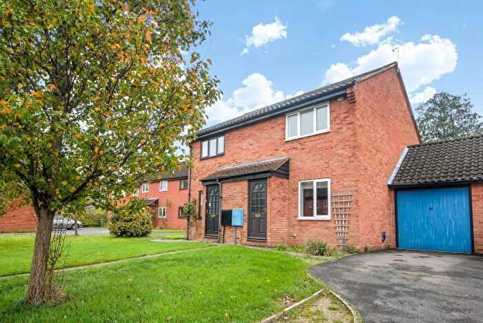 2 Bedroom Semi Detached House To Rent In Stubble Close, Botley, OX2