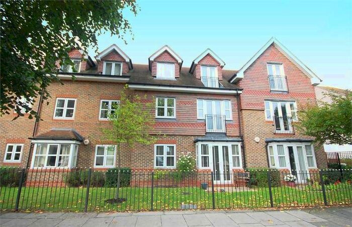 1 Bedroom Apartment To Rent In Holly Bush Lane, Hampton, TW12