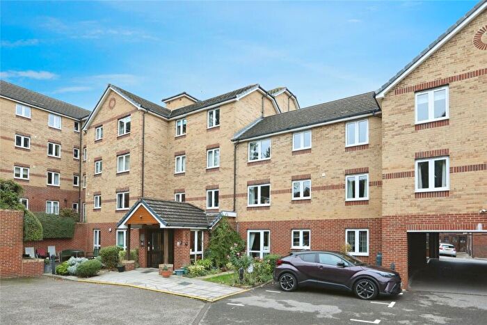 1 Bedroom Apartment For Sale In Woodlands Court (Chatham), Chatham, ME5