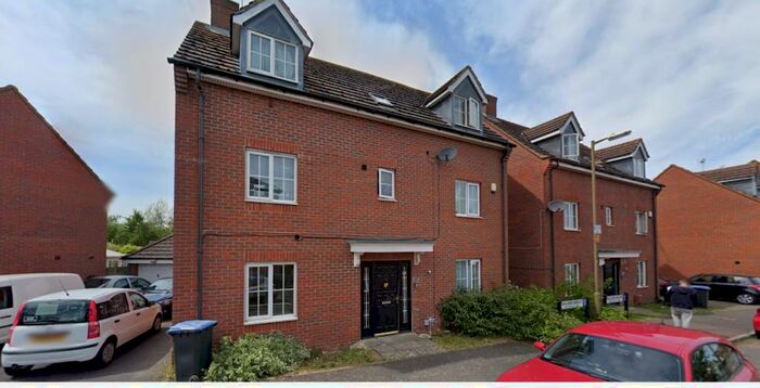 6 Bedroom Detached House To Rent In Walker Grove, Hatfield, AL10