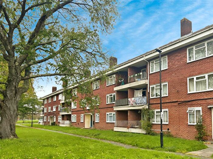 2 Bedroom Flat To Rent In Evenlode Road, Southampton, Hampshire, SO16