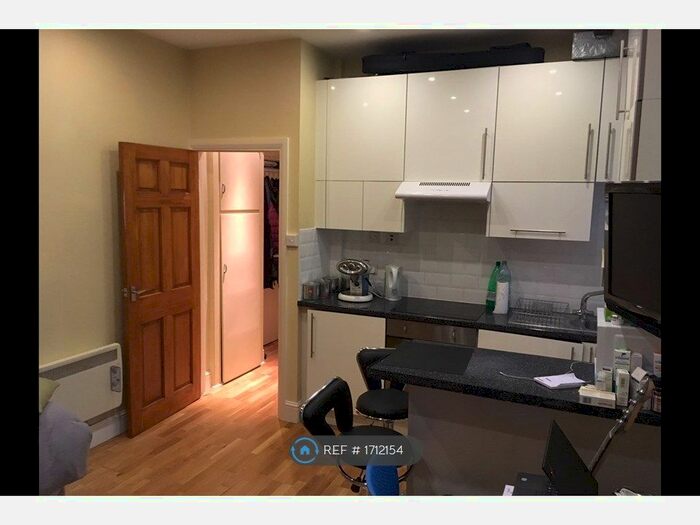 Studio To Rent In Devonshire House, London, SE1