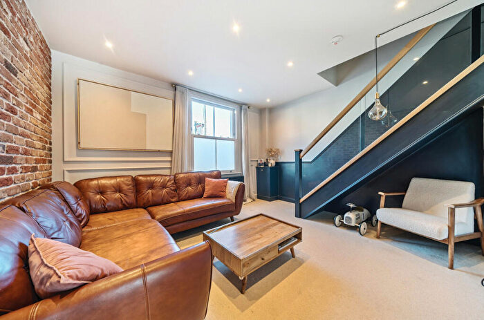 3 Bedroom End Of Terrace House For Sale In Meadrow, Godalming, Surrey, GU7