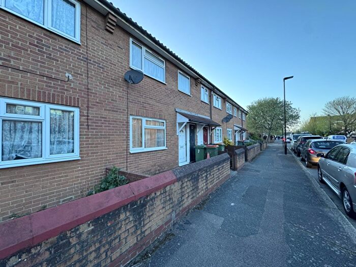 4 Bedroom Terraced House To Rent In Liverpool Road, Canning Town, E16