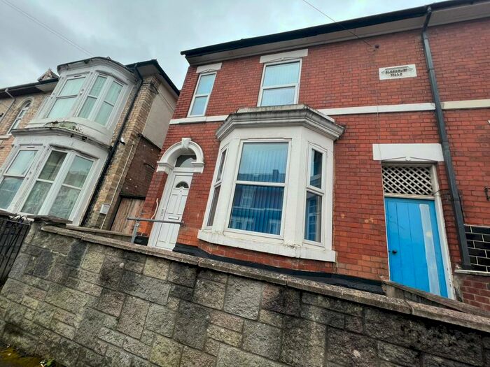 4 Bedroom House To Rent In Chestnut Avenue, Derby, DE23