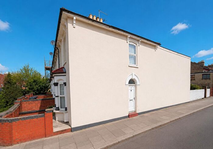 2 Bedroom Flat To Rent In Fairfield Road, London, N18