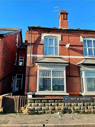 3 Bedroom Semi-Detached House To Rent In New Road, Dudley, DY2