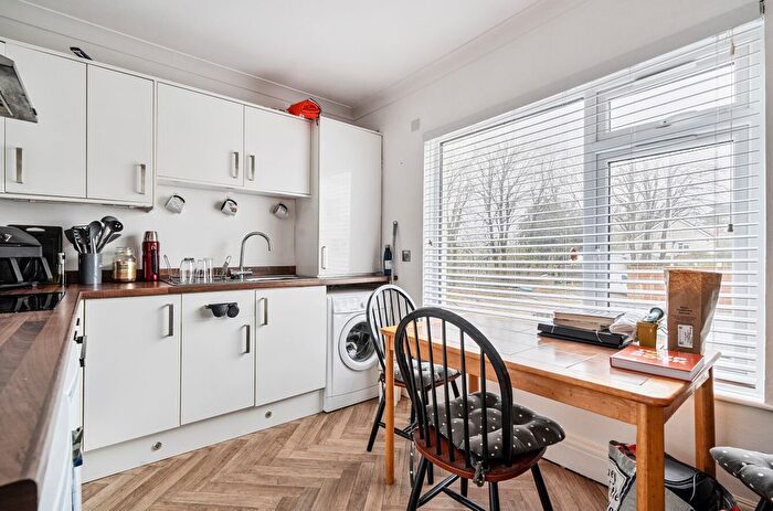 1 Bedroom Flat For Sale In Leighon Road, Paignton, Devon, TQ3