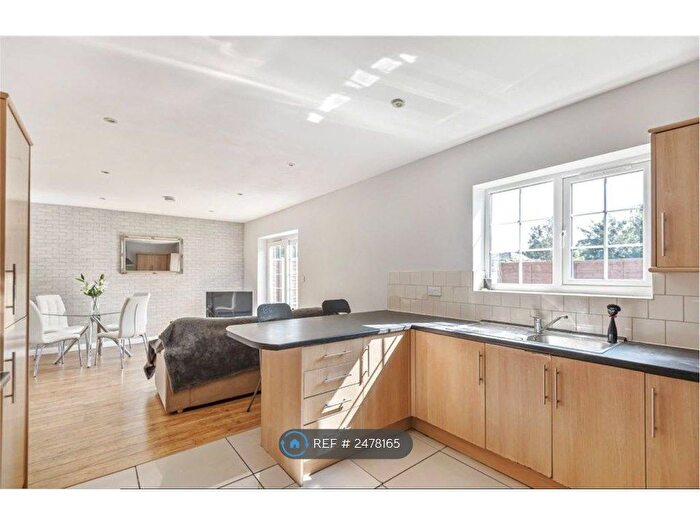 Studio To Rent In Uxbridge Road, London, UB10