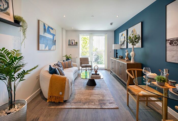 1 Bedroom Flat For Sale In Bloomsbury Avenue, London, N14