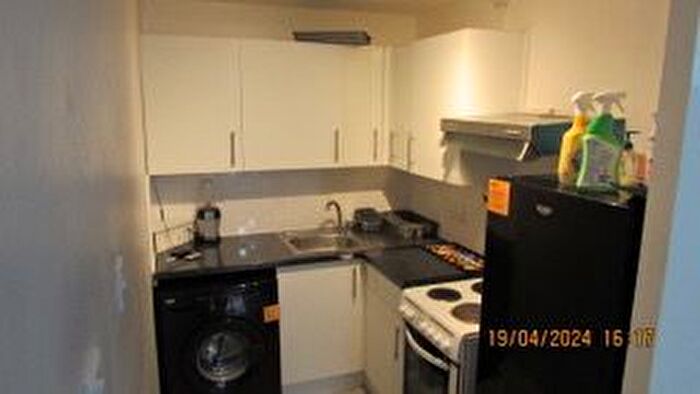 Studio To Rent In Heatherwood Drive, Hayes, UB4