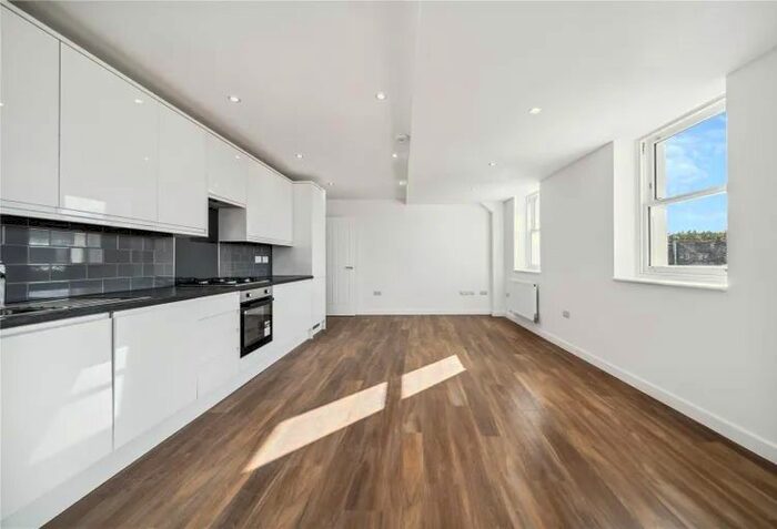2 Bedroom Flat To Rent In Disraeli Road, London, SW15