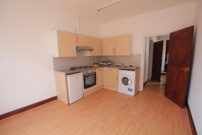 1 Bedroom Apartment To Rent In Westbury Avenue, Turnpike Lane, London, N22
