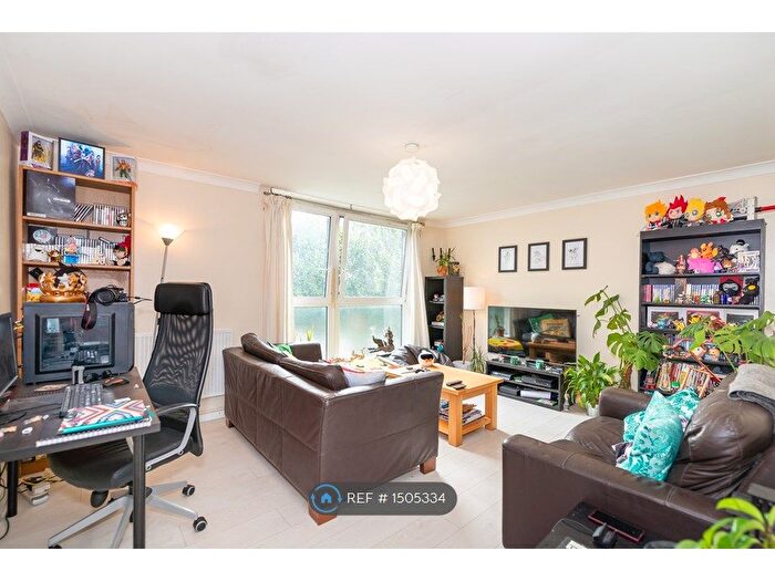 3 Bedroom Flat To Rent In Tooting, London, SW17