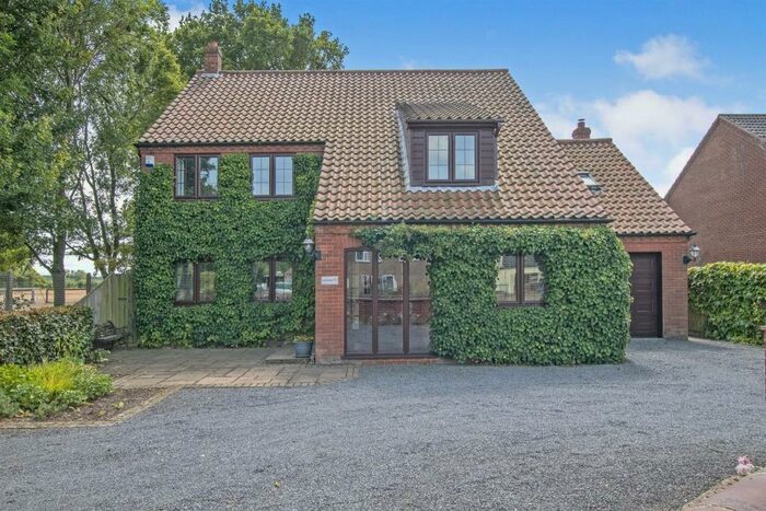 4 Bedroom Detached House For Sale In Aylsham Road, Felmingham, North Walsham, NR28