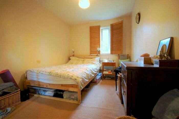 1 Bedroom Flat To Rent In Elm Park Road, Pinner, Middlesex, HA5