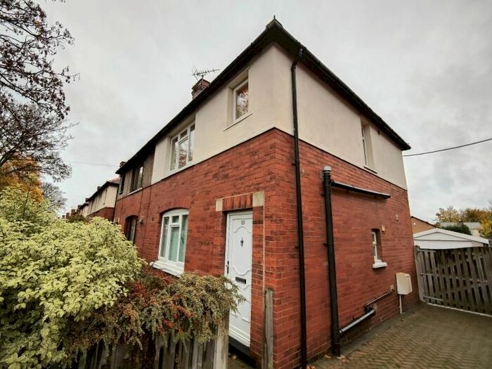 3 Bedroom Semi-Detached House To Rent In Moorhouse Ave, Wakefield, WF2