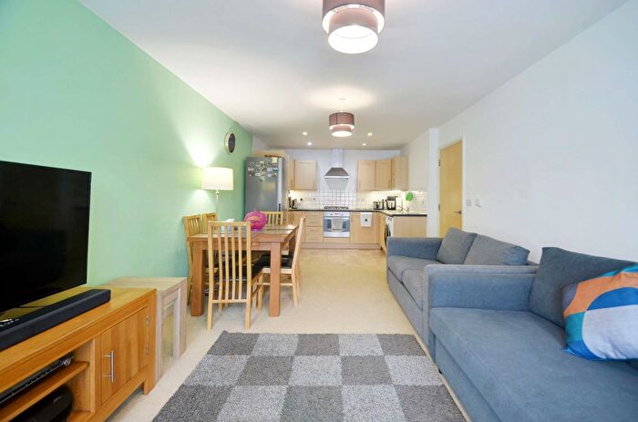 2 Bedroom Flat For Sale In Elmwood Avenue, Feltham, TW13