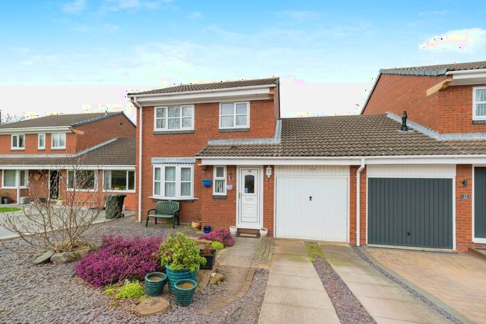 3 Bedroom Link Detached House For Sale In Woodrush, Coulby Newham, Middlesbrough, North Yorkshire, TS8