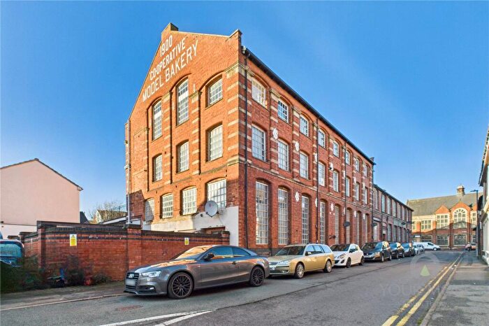 2 Bedroom Flat For Sale In Regent Street, Kettering, Northamptonshire, NN16