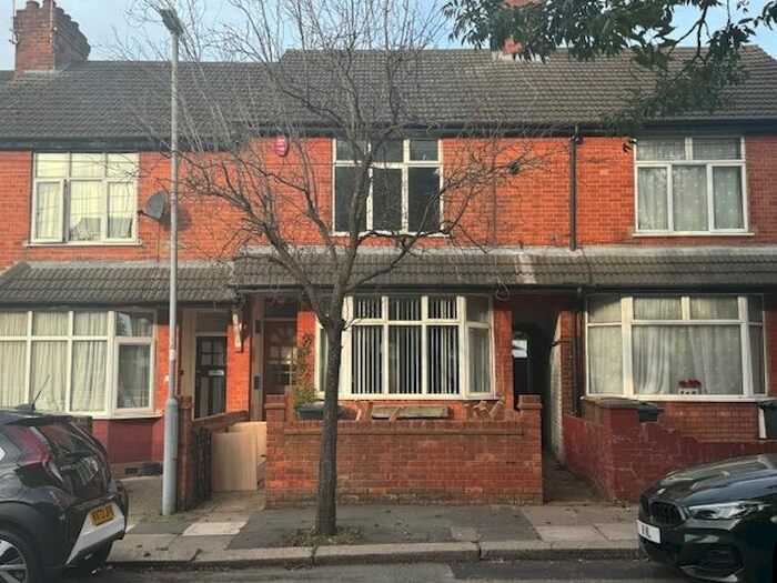 3 Bedroom Terraced House To Rent In Colin Road, Luton, LU2
