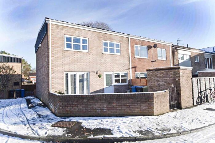 3 Bedroom Semi Detached House For Sale In Hatfield Place, Peterlee, SR8