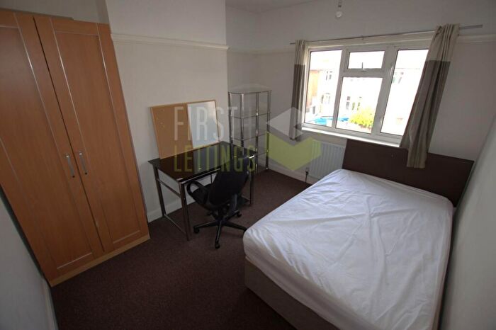 3 Bedroom Semi Detached House To Rent In Gainsborough Road, Clarendon Park, LE2