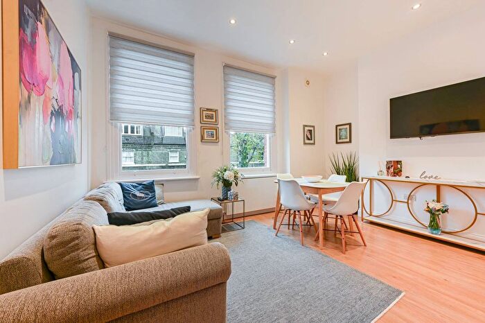 2 Bedroom Flat To Rent In Auriol Road, London, Hammersmith, London, W14