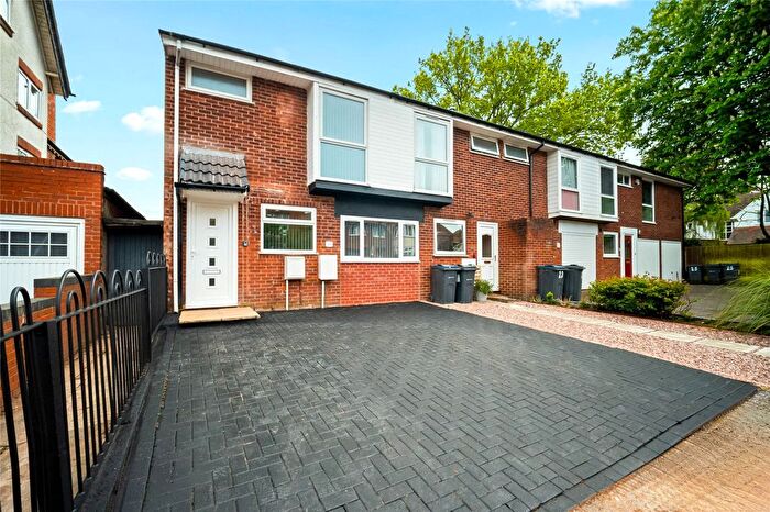 3 Bedroom End Of Terrace House For Sale In Grove Avenue, Moseley, Birmingham, West Midlands, B13