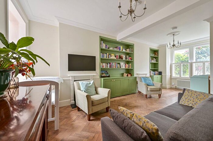 3 Bedroom Property To Rent In Dingwall Road, Earlsfield, London, SW18