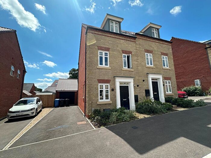 4 Bedroom Semi-Detached House To Rent In Gainey Gardens, Chippenham, SN15