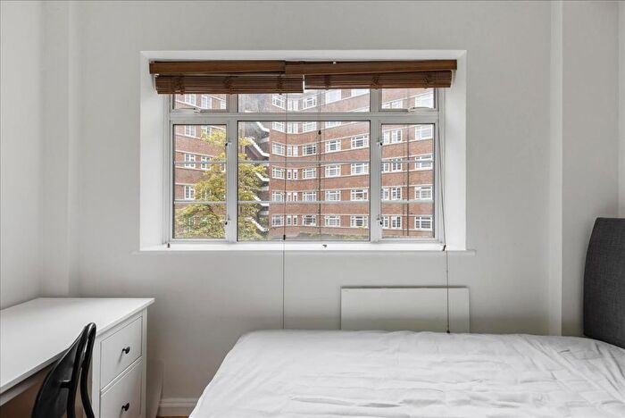 3 Bedroom Flat To Rent In West Kensington Court, London, SW6