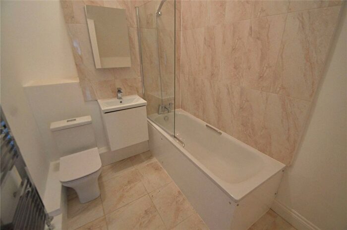 2 Bedroom Flat To Rent In Beulah Hill, London, SE19