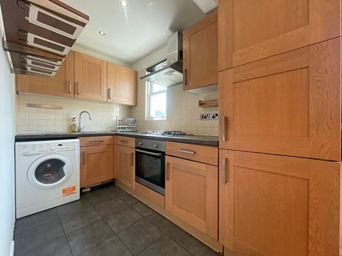 2 Bedroom Flat To Rent In Jersey Road, Hounslow, TW5