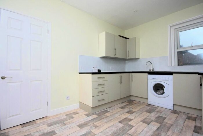 1 Bedroom Flat To Rent In Clearmount Road, Weymouth, DT4