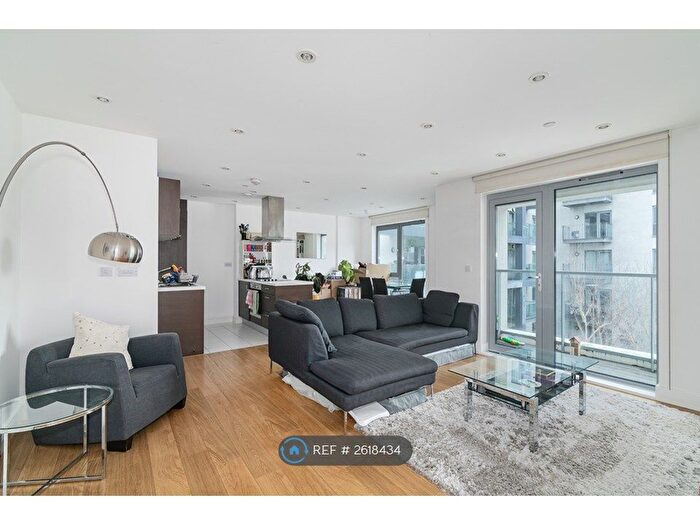 2 Bedroom Flat To Rent In Christian Street, London, E1