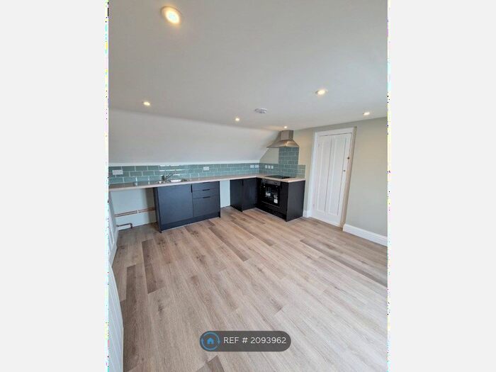 1 Bedroom Flat To Rent In Undercliff Road West, Felixstowe, IP11