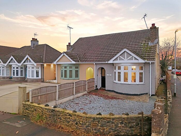 4 Bedroom Semi Detached House For Sale In Victoria Avenue, Grays, RM16