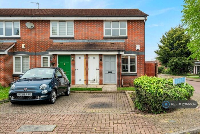 2 Bedroom End Of Terrace House To Rent In Edward Tyler Road, London, SE12