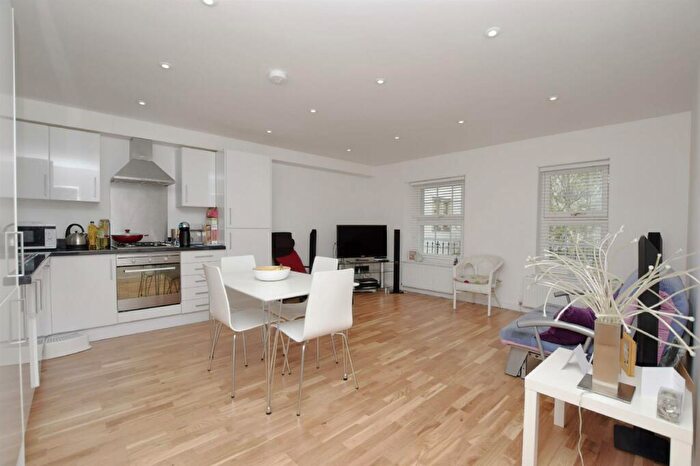 2 Bedroom Flat To Rent In Christmas Street, BS1