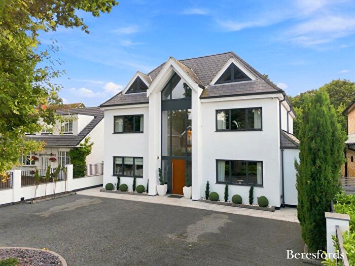 5 Bedroom Detached House For Sale In Nelmes Road, Hornchurch, RM11