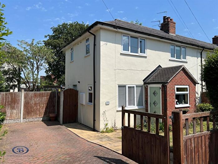 3 Bedroom End Of Terrace House For Sale In Crescent Road, Congleton, CW12