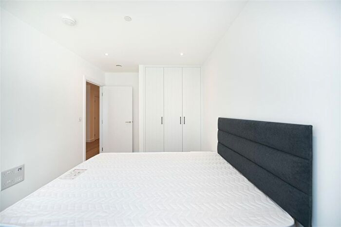 1 Bedroom Flat To Rent In Eden Place, Canning Town, London, E16