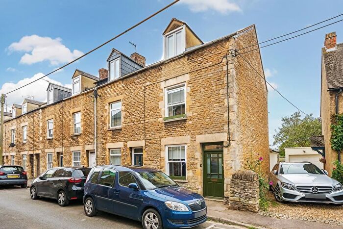 3 Bedroom Semi-Detached House To Rent In The Crofts, Witney, OX28