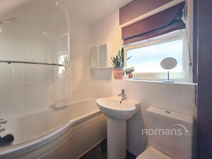 3 Bedroom Terraced House For Sale In Kenilworth Road, Basingstoke, Hampshire, RG23