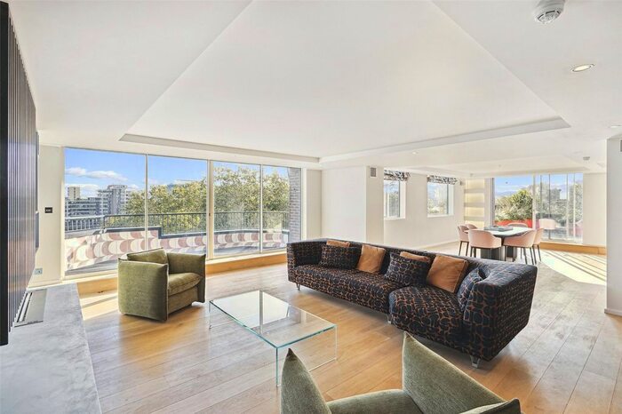 3 Bedroom Flat To Rent In Cheyne Walk, London, SW3