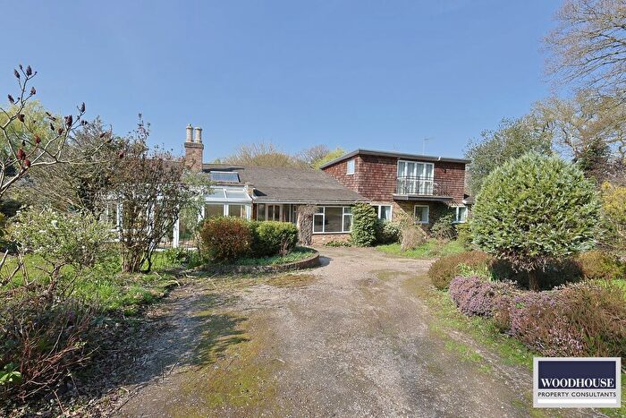4 Bedroom Detached Bungalow To Rent In Theobalds Park Road, Enfield, EN2