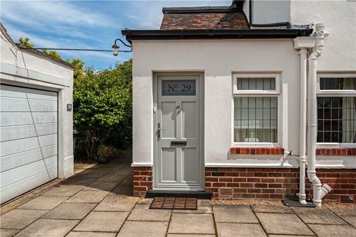 2 Bedroom Apartment For Sale In St. Helens Lane, Leeds, West Yorkshire, LS16