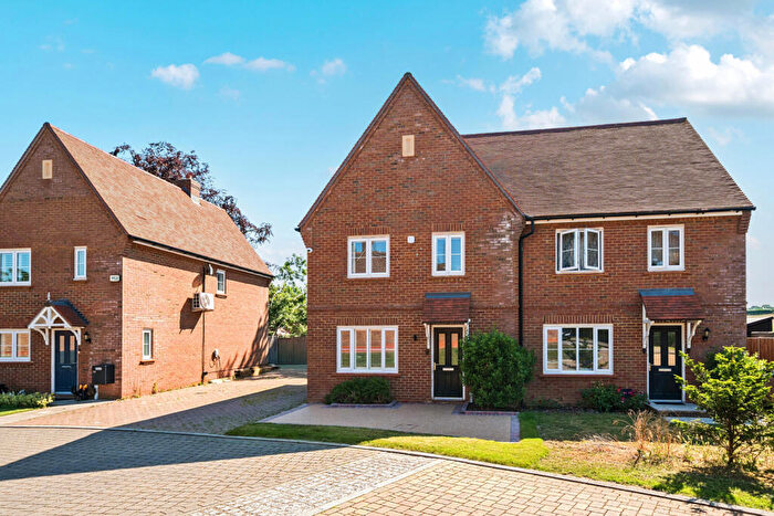 3 Bedroom Semi-Detached House For Sale In Hawthorn Park, Swanley, BR8