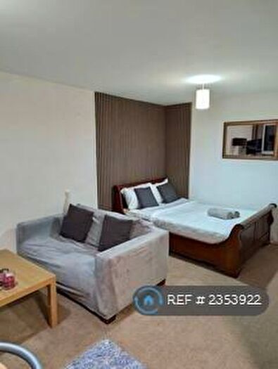 1 Bedroom Flat To Rent In Newton Park Court, Leeds, LS7